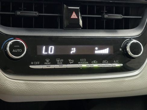 Used 2020 Toyota Corolla LE FWD image 27