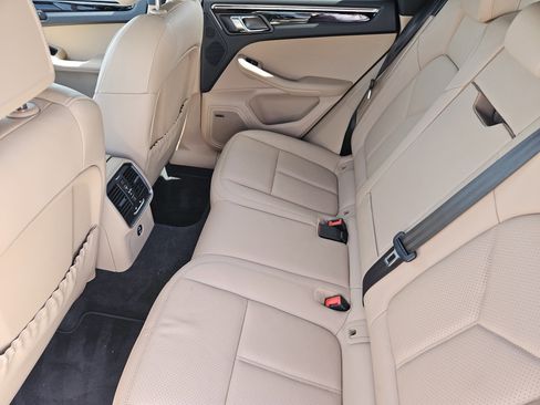 Certified 2026 Porsche Macan image 28