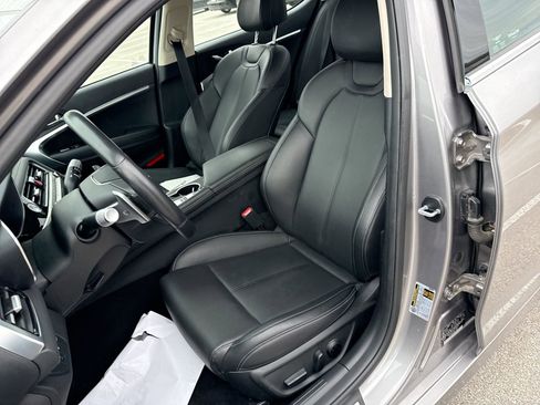 Used 2025 Genesis G70 2.5T image 13