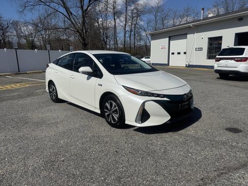 Used 2017 Toyota Prius Prime Plus image 5