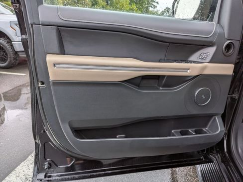 Used 2024 Ford Expedition Limited RWD image 12