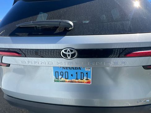 Certified 2025 Toyota Grand Highlander XLE image 5