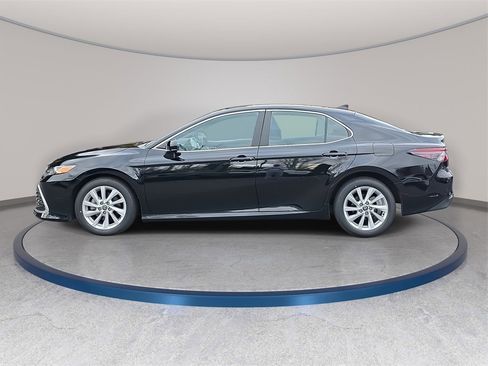 Used 2024 Toyota Camry LE image 9