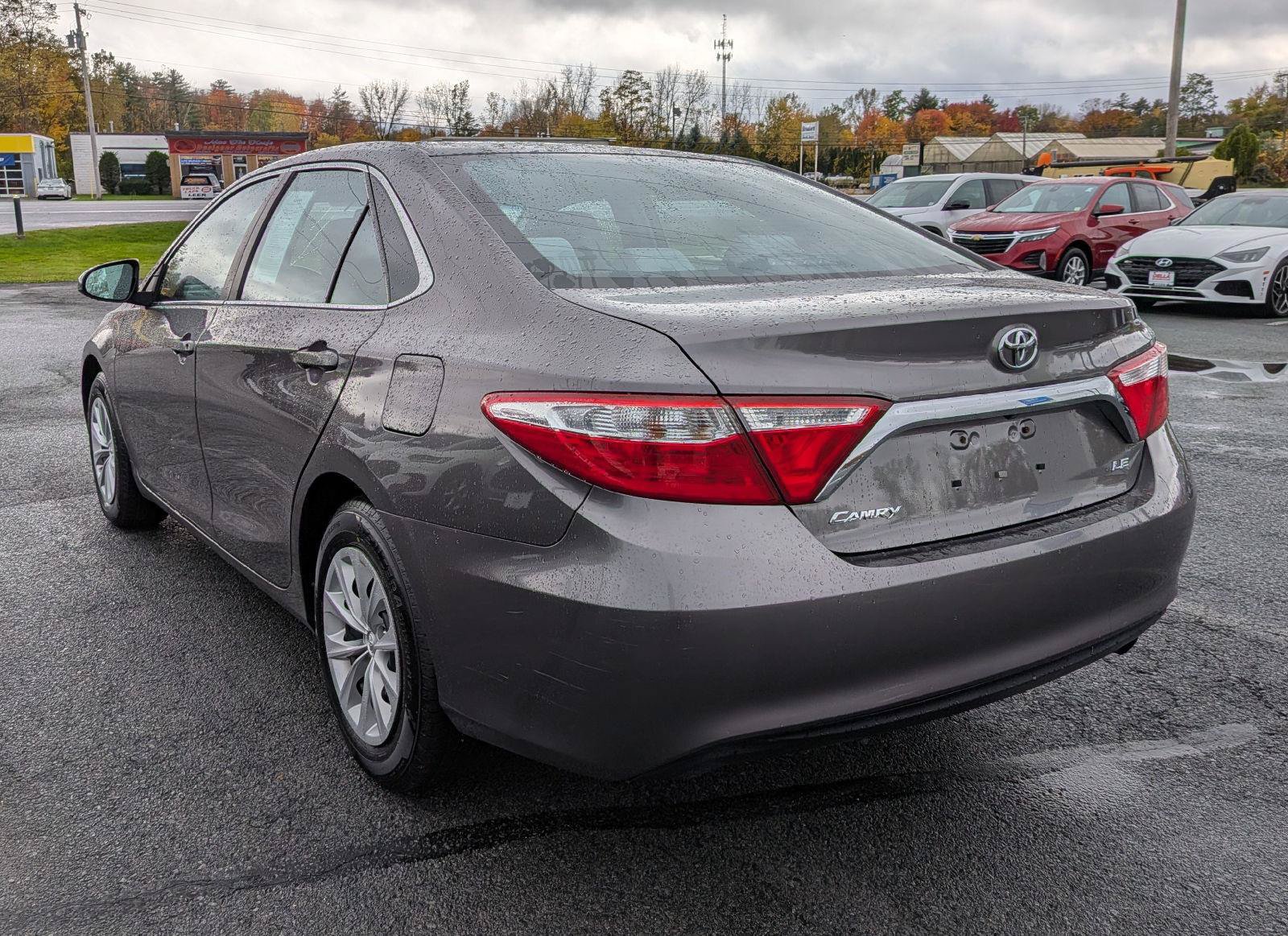 Used 2016 Toyota Camry LE FWD image 7