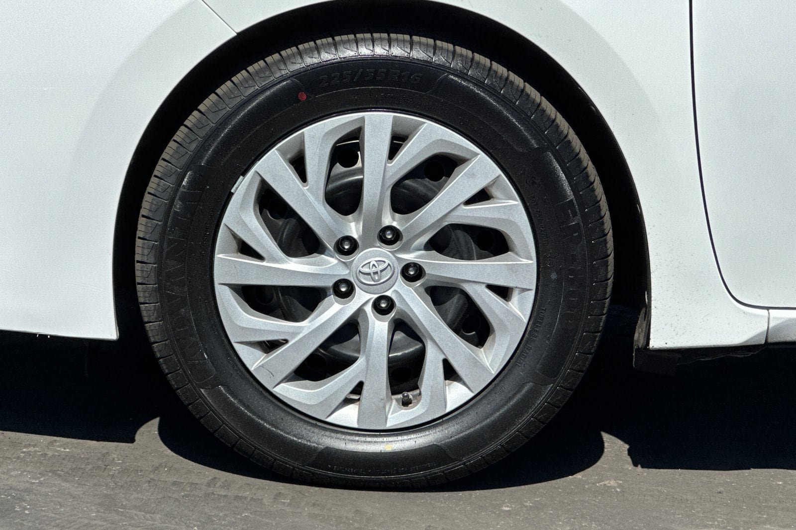 Used 2018 Toyota Corolla LE FWD image 24