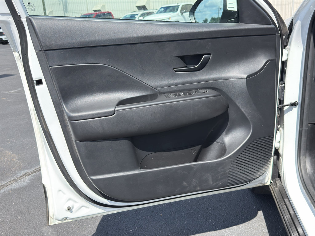 Used 2025 Hyundai Kona SEL FWD image 29