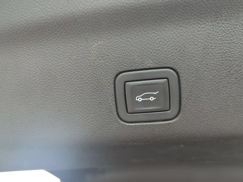 Used 2024 Chevrolet Tahoe LT w/ Luxury Package AWD/4WD image 9