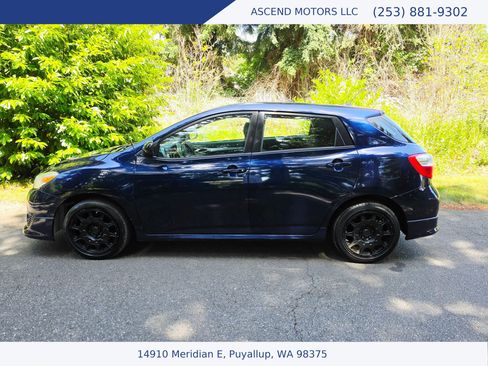 Used 2009 Toyota Matrix S FWD image 2
