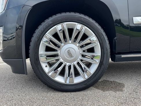 Used 2018 Cadillac Escalade ESV Platinum AWD/4WD image 14
