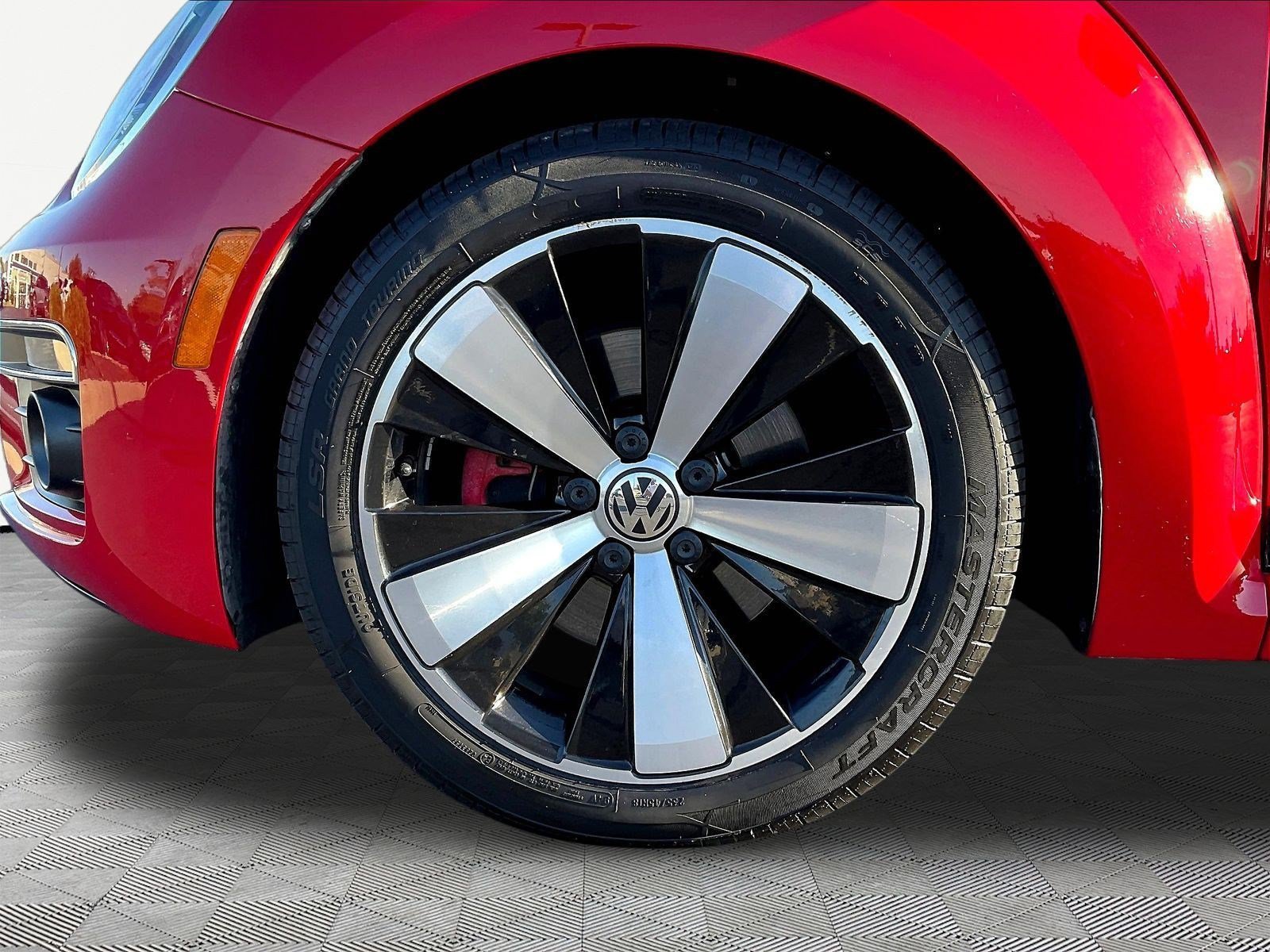 Used 2014 Volkswagen Beetle R-Line FWD image 34