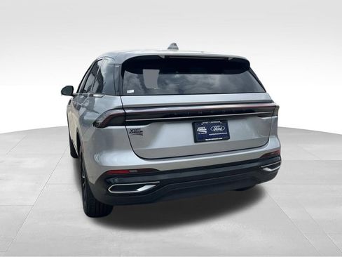 Used 2024 Lincoln Nautilus Premier AWD/4WD image 6