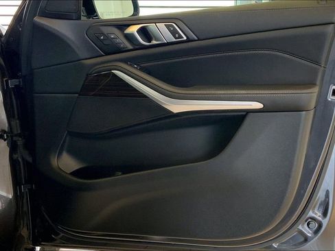 Used 2023 BMW X5 xDrive40i w/ Luxury Seating Package image 23