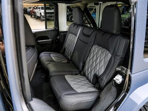 Used 2024 Jeep Wrangler Unlimited Rubicon w/ Technology Group AWD/4WD image 56