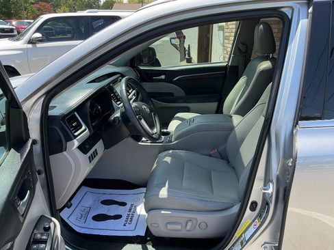 Used 2014 Toyota Highlander Limited FWD image 17