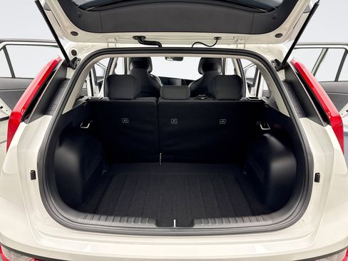 Used 2023 Kia Niro LX image 20