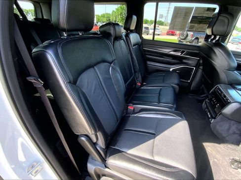 Used 2024 Jeep Wagoneer L Series II w/ Flexible Seating Group AWD/4WD image 19
