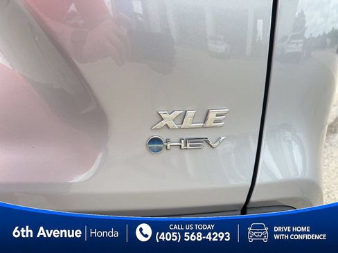 Used 2025 Toyota RAV4 XLE AWD/4WD image 39