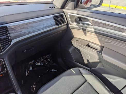 Used 2023 Volkswagen Atlas Cross Sport SE image 15