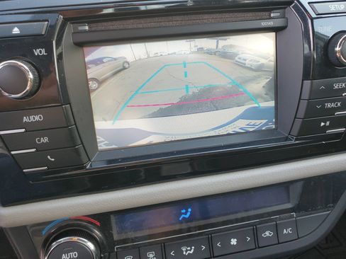 Used 2015 Toyota Corolla LE FWD image 35