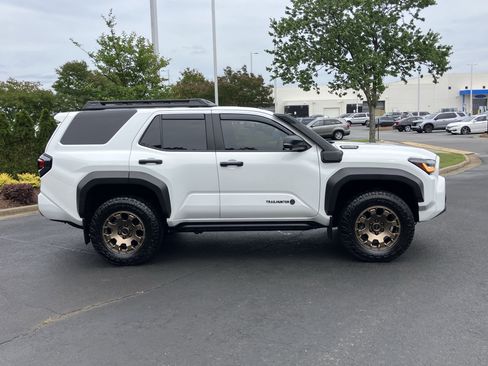 Used 2025 Toyota 4Runner Trailhunter AWD/4WD image 11