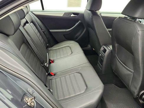Used 2011 Volkswagen Jetta SEL image 23