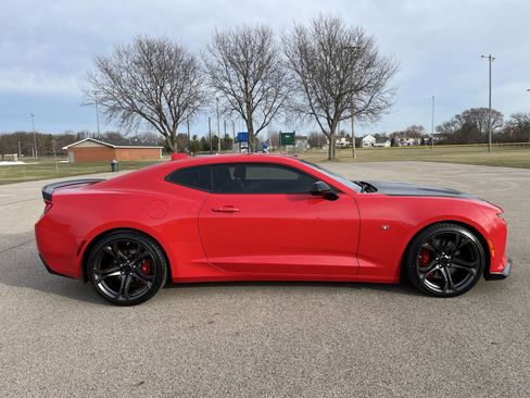 Used 2018 Chevrolet Camaro SS image 29