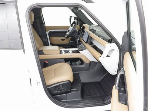 Used 2025 Land Rover Defender 110 S image 20