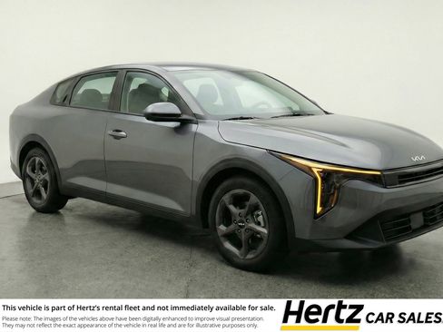 Used 2025 Kia K4 LXS image 1