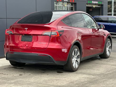 Used 2024 Tesla Model Y Long Range image 3