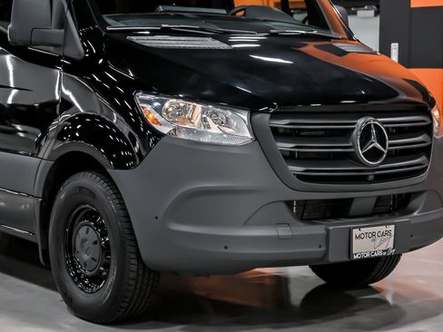 Used 2024 Mercedes-Benz Sprinter 2500 image 3
