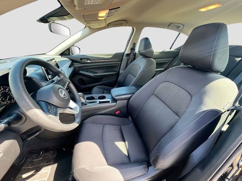 Used 2025 Nissan Altima 2.5 SV FWD image 21