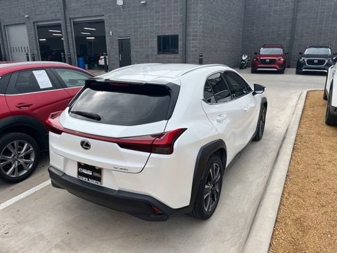 Used 2019 Lexus UX 200 image 2