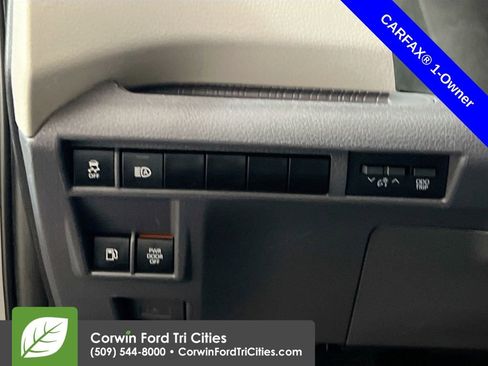 Used 2022 Toyota Sienna XLE image 19