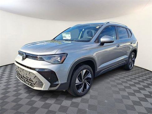 New 2025 Volkswagen Taos SE image 3