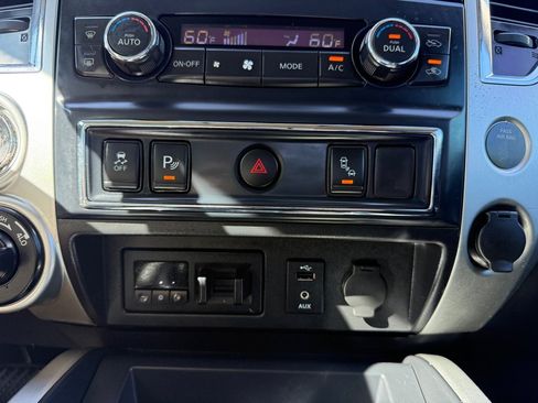 Used 2017 Nissan Titan PRO-4X AWD/4WD image 32