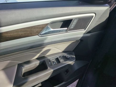 Certified 2023 Volkswagen Atlas SE w/ Panoramic Sunroof Package FWD image 9