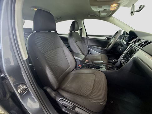 Used 2018 Volkswagen Passat 2.0T S w/ Driver Assistance Package image 28
