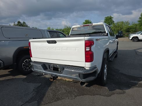Used 2021 Chevrolet Silverado 2500 LT w/ Fleet Comfort Package AWD/4WD image 3