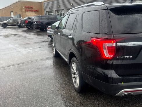 Used 2017 Ford Explorer Limited w/ Equipment Group 303A AWD/4WD image 7