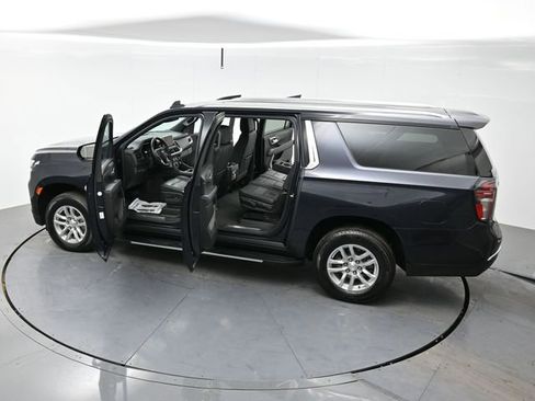Used 2024 Chevrolet Suburban LT image 44
