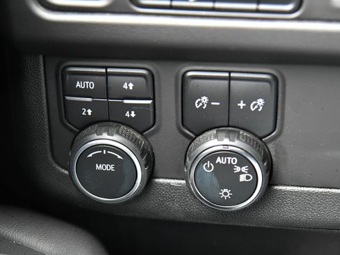 Used 2023 Chevrolet Suburban Premier AWD/4WD image 35
