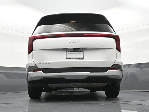 Used 2025 Kia Carnival FWD image 27