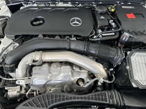 Used 2025 Mercedes-Benz GLB 250 image 27