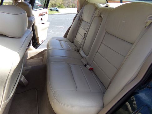 Used 2002 Lincoln Town Car Signature RWD image 30