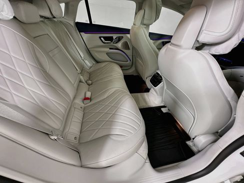 Used 2023 Mercedes-Benz EQS 580 4MATIC Sedan image 30