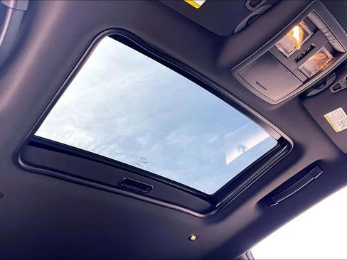 Used 2016 Dodge Challenger SRT Hellcat image 26