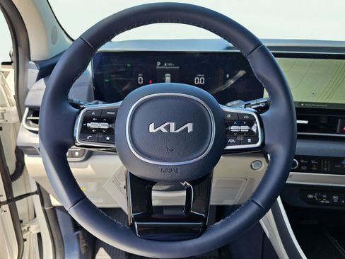 New 2026 Kia Carnival EX FWD image 18