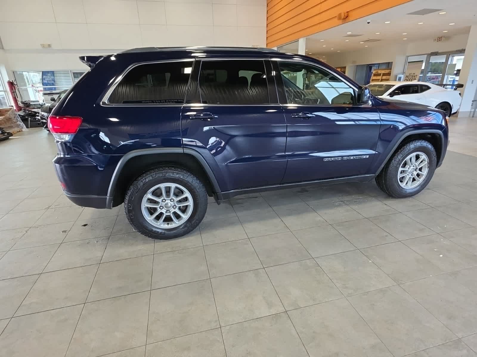 Used 2018 Jeep Grand Cherokee Laredo AWD/4WD image 6