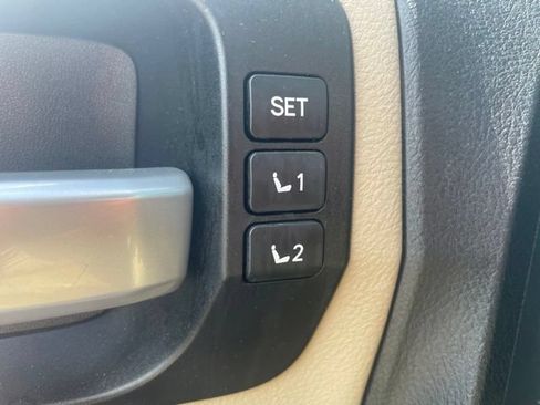Used 2014 Toyota Sequoia Platinum RWD image 21