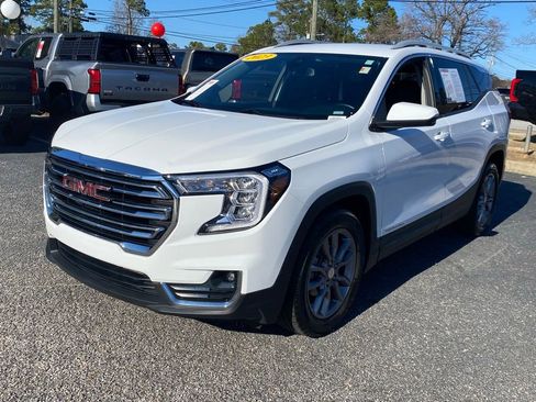 Used 2023 GMC Terrain SLT image 2